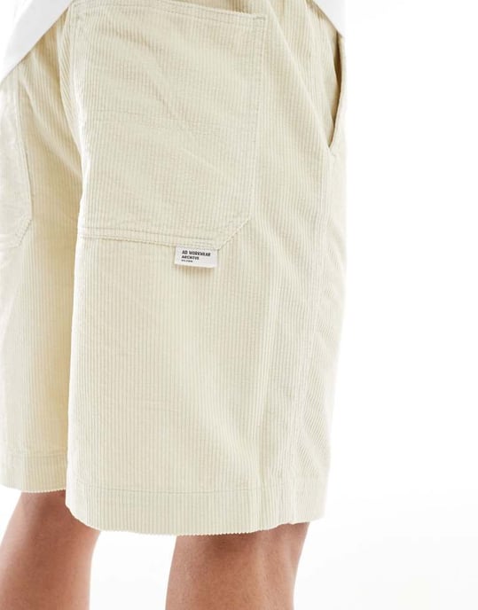 ASOS DESIGN långa kordshorts i ecru - Image 4