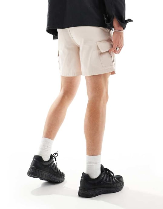 ASOS DESIGN passform cargoshorts i stenbeige - Image 4