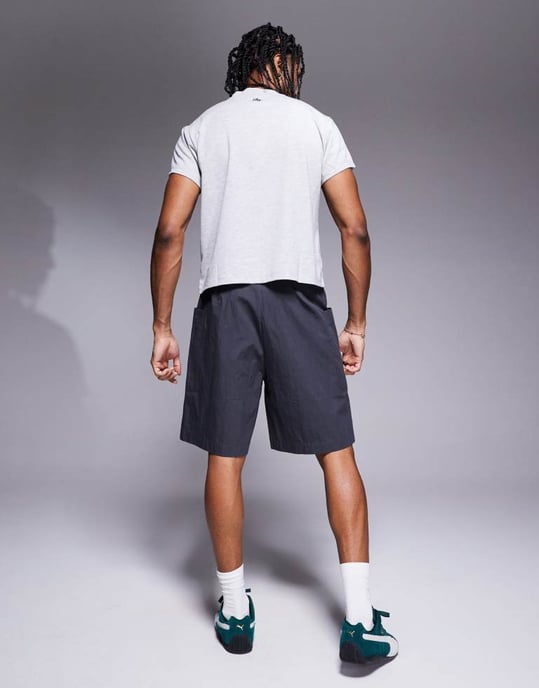ASOS DESIGN knälånga poplin cargoshorts i grått - Image 2