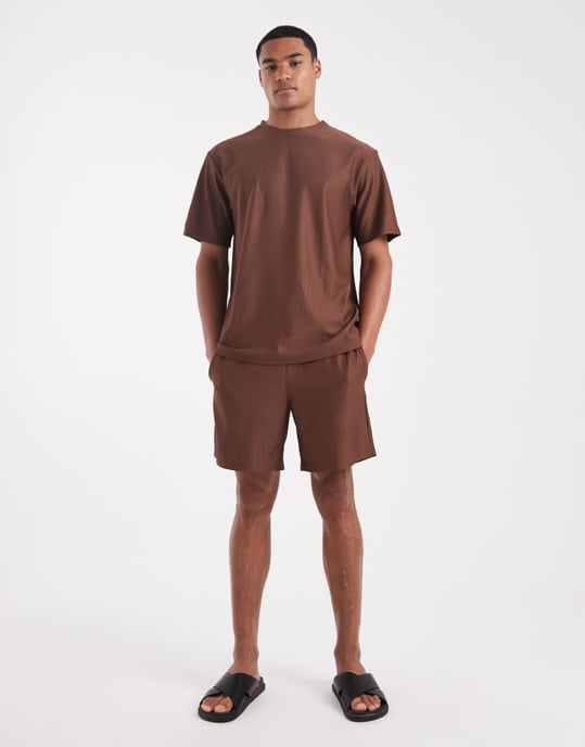 ONLY & SONS plisserad kortbyxa i brunt - Image 2