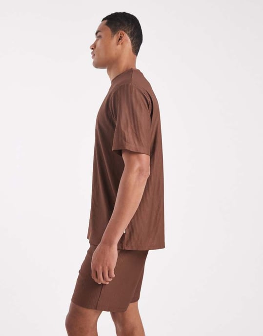 ONLY & SONS plisserad kortbyxa i brunt - Image 3