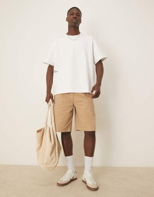 ASOS DESIGN långa plisserade shorts med dubbla dartar i beige - Image 3