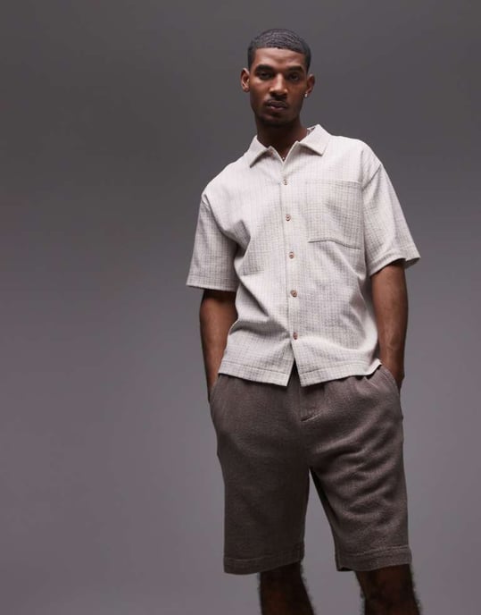 Topman avslappnad passform texturerad shorts i brun - Image 1