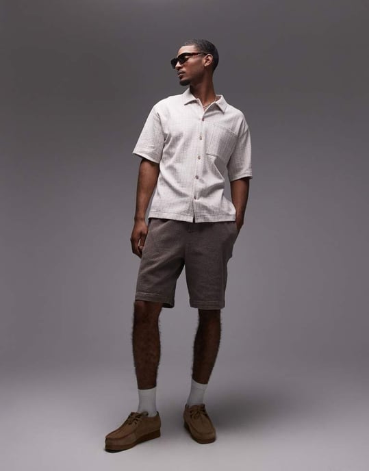 Topman avslappnad passform texturerad shorts i brun - Image 2