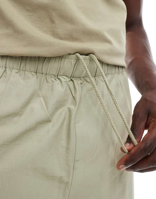 ASOS DESIGN lång längd ripstop shorts i ljus khaki - Image 2