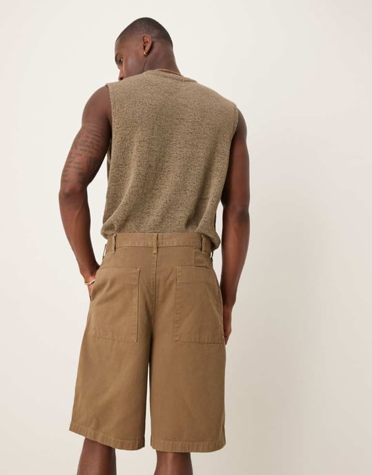 ASOS DESIGN lång shorts med veck och dubbel söm i tan - Image 3