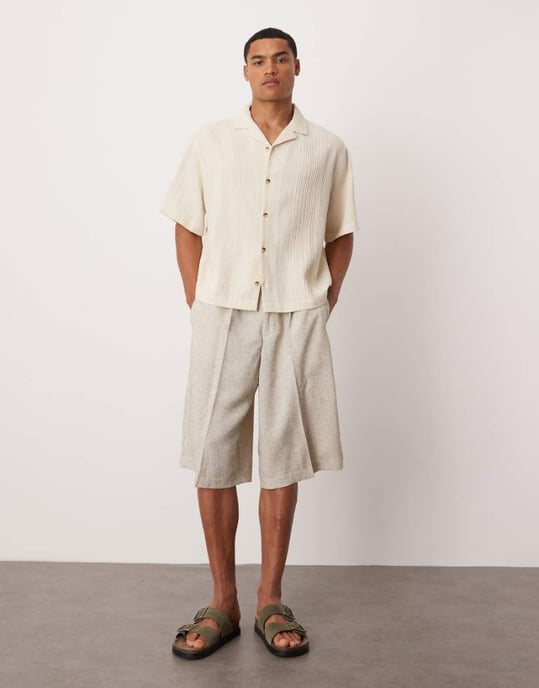 ASOS DESIGN smart oversized bermudashorts med cremefärgad textur - Image 1