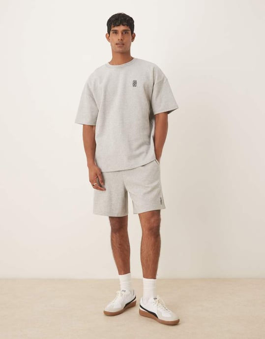 ASOS DESIGN koord oversized shorts med broderi i grå melange - Image 2