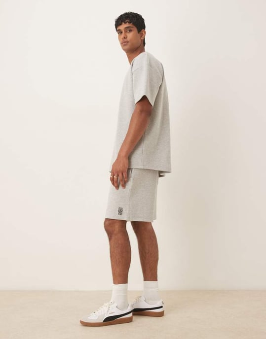 ASOS DESIGN koord oversized shorts med broderi i grå melange - Image 3