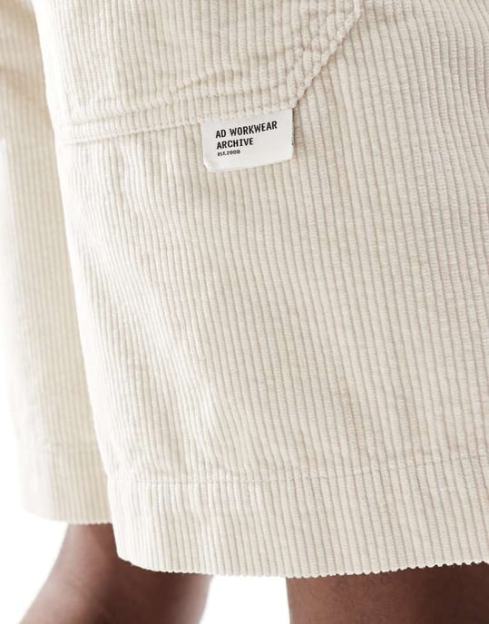 ASOS DESIGN kordflorsshorts med arbetsklädspatch i sten - Image 3