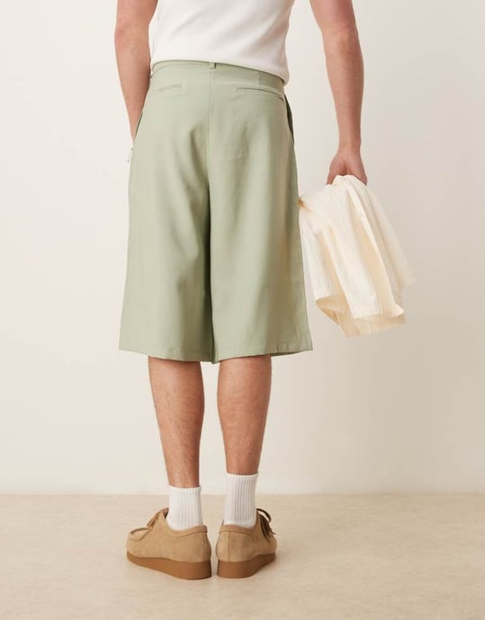 ASOS DESIGN oversized bermudashorts med veckdetaljer i salvia - Image 4