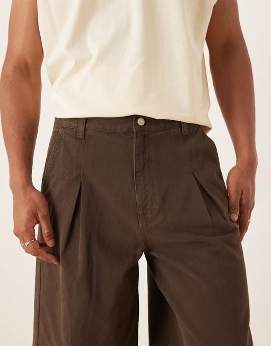 ASOS DESIGN längre denimshorts med boxveck i brun tvätt - Image 4