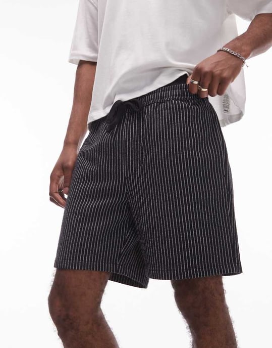 Topman baggy fit texturerad randig shorts i svart - Image 2