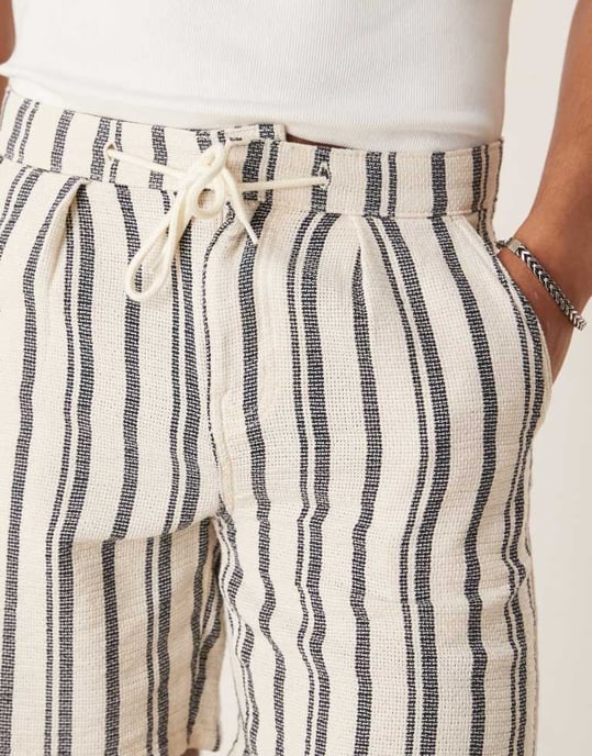 ASOS DESIGN slimshorts med pleats i marinblå och vit rand - Image 2