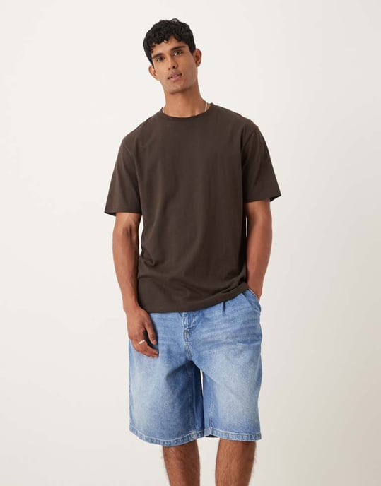 ASOS DESIGN lång längd dubbel-veckad denimjorts i medelblå tvätt - Image 2