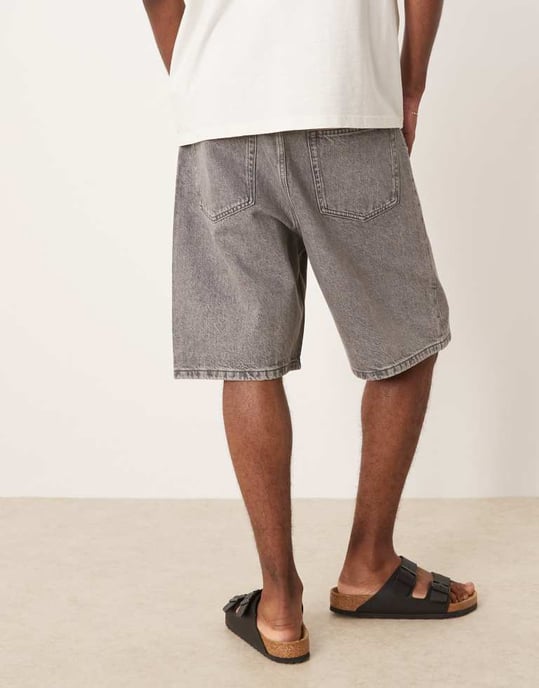 ARKET midja medellång passform denimshorts i tvättad grå - Image 3