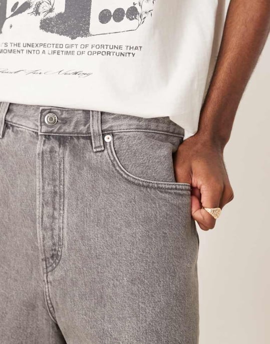 ARKET midja medellång passform denimshorts i tvättad grå - Image 4