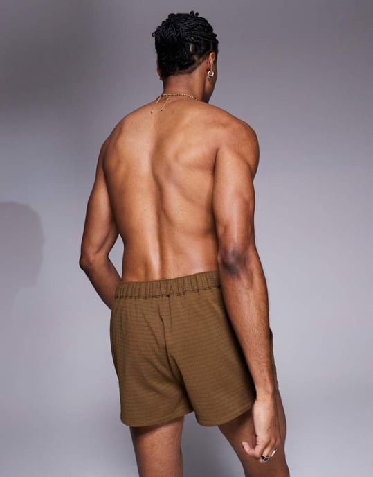 ASOS DESIGN texturerade badshorts i superkort längd i brun - Image 4