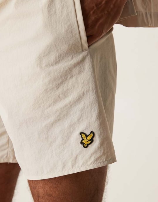 Lyle & Scott badshorts i beige - Image 4