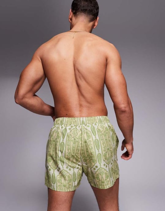 ASOS DESIGN badshorts i kort längd med grönt paisleymönster - Image 4