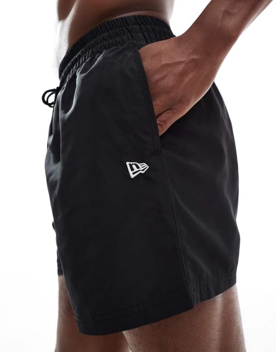 New Era simshorts i svart - Image 3