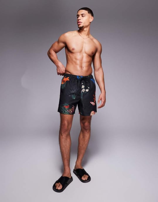 ASOS DESIGN badshorts i medellängd med blommönster i svart - Image 4