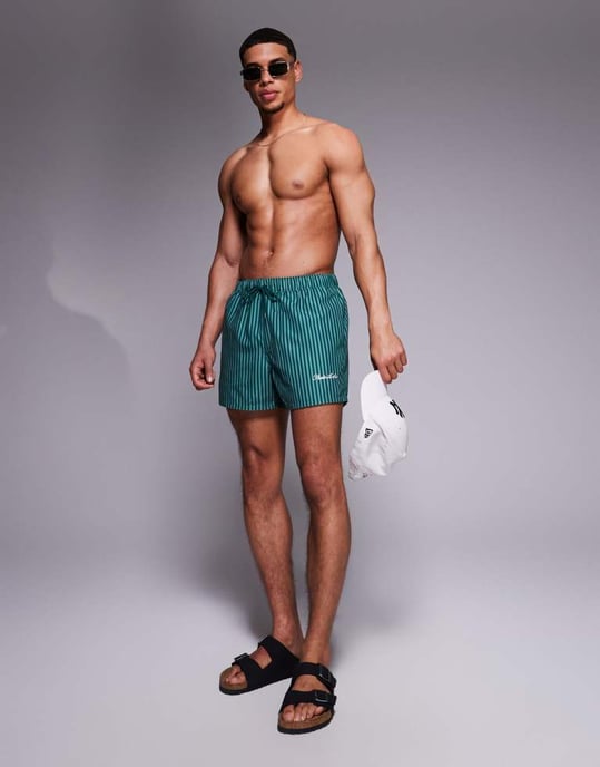 ASOS DESIGN badshorts i kort längd i grön rand med placeringstryck - Image 3