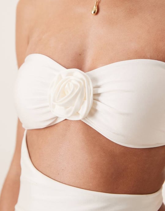 Abercrombie & Fitch baddräkt med utskärning på sidan i vitt - Image 2