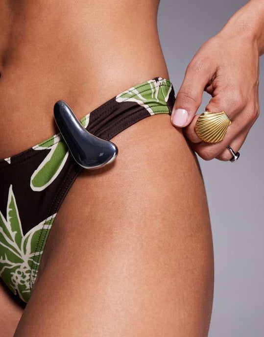 ASOS DESIGN Vida ibiza hög midja bikinibottom med detaljer i palmtryck - Image 3