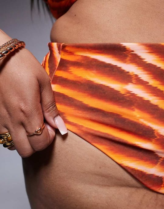 ASOS DESIGN Curve Charlie hög midja bikiniunderdel i orange djurmönster - Image 2
