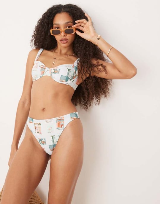 Abercrombie & Fitch mid-rise bikinitrosa i postkortstryck - Image 1