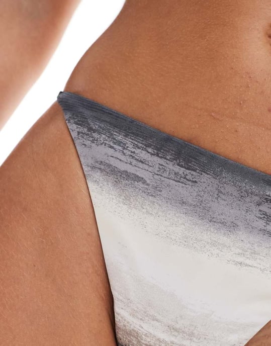 Vero Moda högmidjade bikiniunderdelar i grafiskt montryck - Image 3
