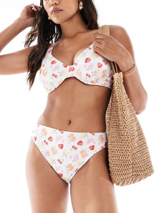 Hollister curvy högmidjad cheecky bottom co-ord i frukttryck - Image 4