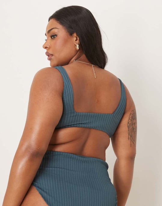 ASOS DESIGN Curve Riddy ribbad kort bikiniöverdel i skifferblå - Image 4
