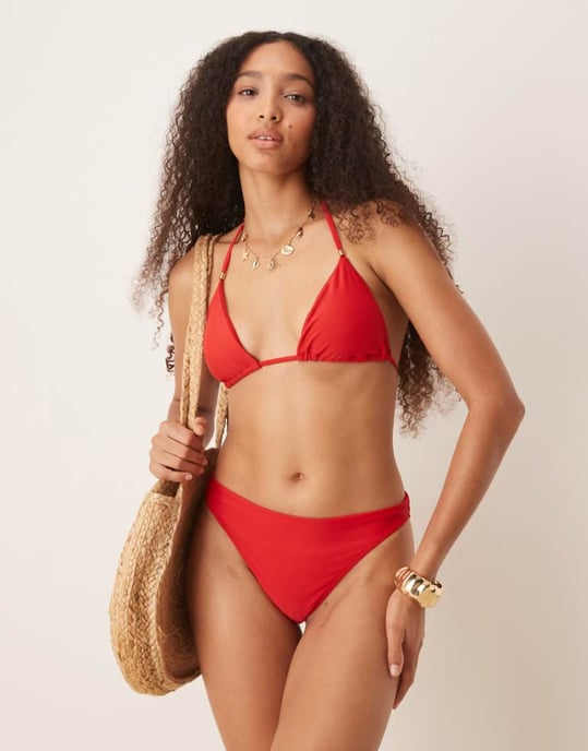 Abercrombie & Fitch halterneck snörning triangelbikinitopp koord i röd - Image 1