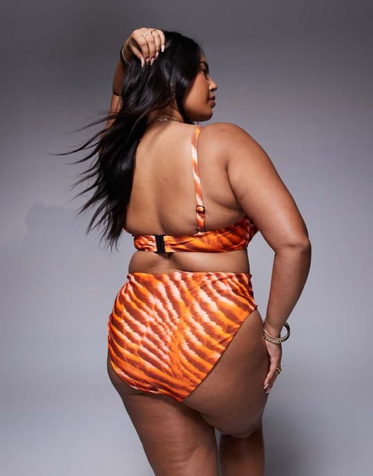 ASOS DESIGN Curve Charlie bikiniöverdel med dold bygel i orange djurtryck - Image 4