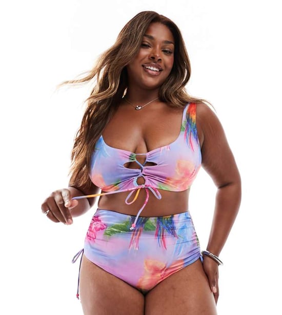 ASOS DESIGN Curve Paloma kort bikiniöverdel med knytband i blommönster - Image 1