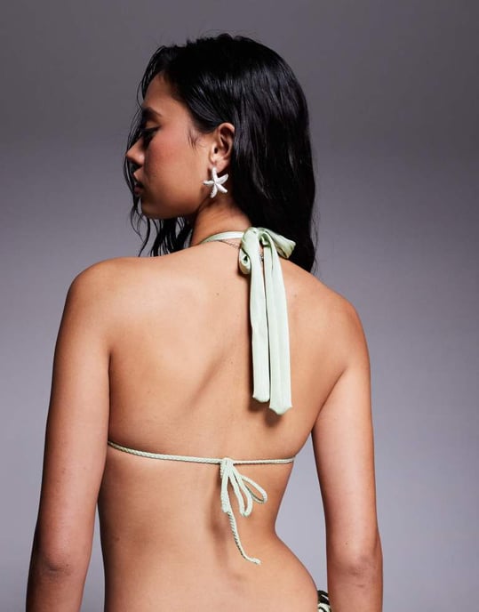 ASOS DESIGN Simone glänsande triangelbikinitopp med flätad rem och pärlor i grön - Image 3