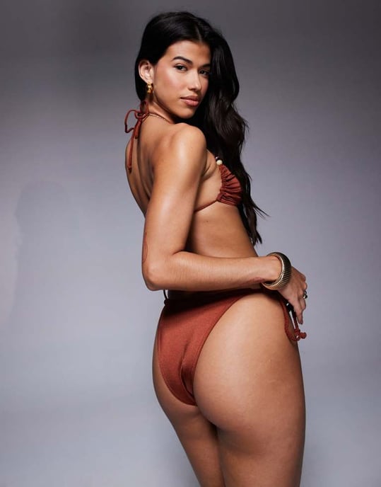 ASOS DESIGN Simone glansig marseille bikiniöverdel med flätade remmar och pärldetalj i brons - Image 2