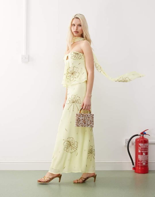 Återvunnen vintage begränsad upplaga bandeau-top med utskärning och matchande scarf med blommig broderidetalj i gult - Image 2