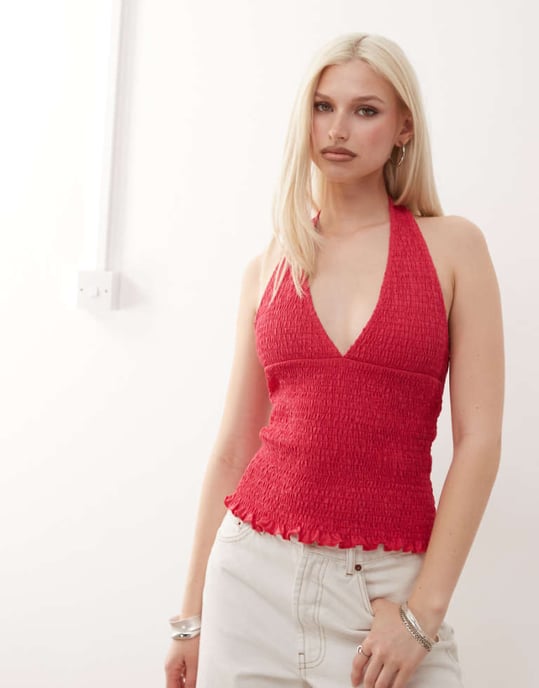 Återvunnen vintage halterneck topp med djup urringning och smock i hallonrosa - Image 1