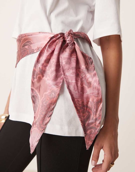 ASOS DESIGN oversized t-shirt med bandana åtstramad midja i vitt - Image 2