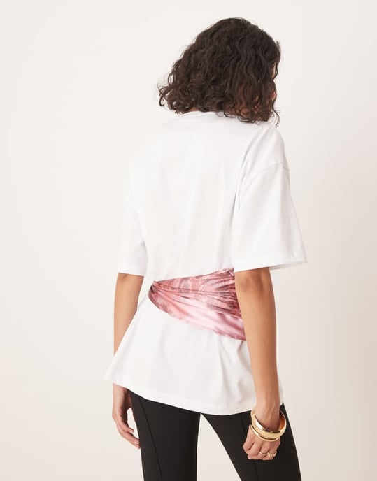 ASOS DESIGN oversized t-shirt med bandana åtstramad midja i vitt - Image 4