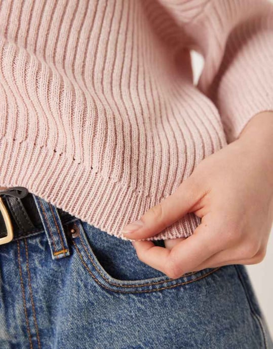 ASOS DESIGN stickad t-shirt med en axel i rosa - Image 2