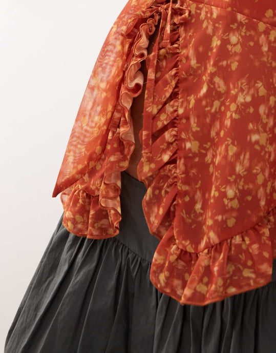 Återvunnen vintage chiffong blommönstrad volangblus med knyt framtill och matchande scarf i brunt - Image 2