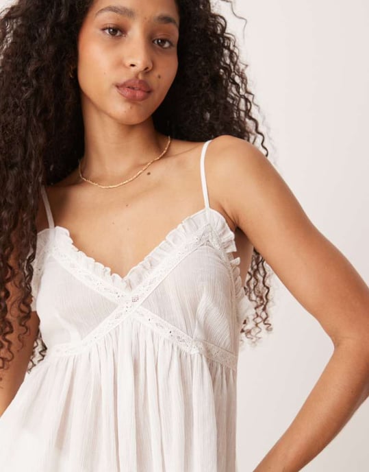 ASOS DESIGN krinklad bomull strandkort topp i vit - Image 4