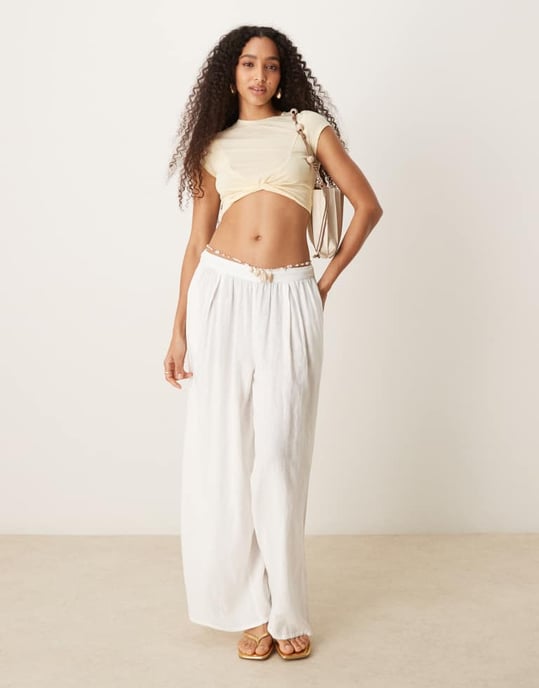 ASOS DESIGN knytdetalj mesh kortärmad croptop i mandel - Image 2