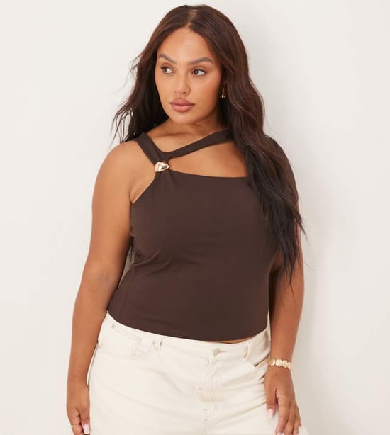 ASOS DESIGN Curve ren hårdvarudetalj utskuren topp i choklad - Image 1
