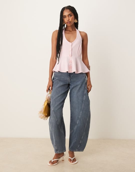 ASOS DESIGN insvängd midja halterneck knapplång väst i babypink - Image 2
