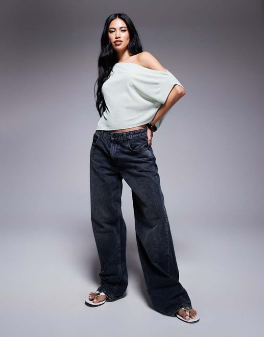 ASOS DESIGN semi-genomskinlig avslappnad topp med en axel i grön - Image 2